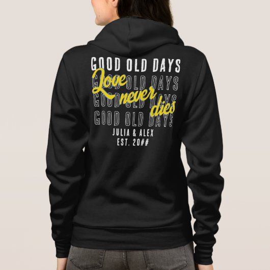 Liebe stirbt nie an Zitat zum Hochzeitstag Hoodie (Rückseite)