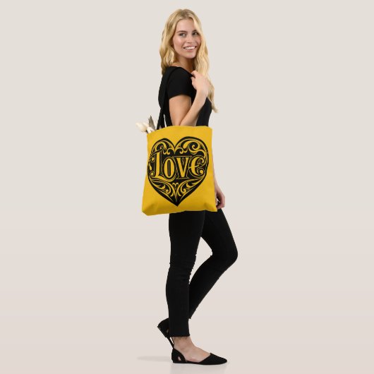 Liebe Tasche (Am Model)