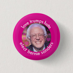 Liebe-Trumpf-Hass (klein) Button