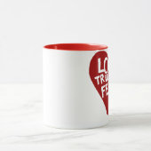 Liebe Trumps Furcht Tasse (Zentrum)