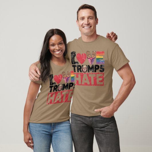 LIEBE TRUMPS HASEN T-Shirt (Unisex)