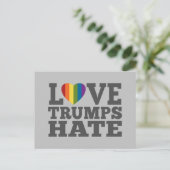 Liebe Trumps Hate - Anti Donald Trump Postkarte (Stehend Vorderseite)