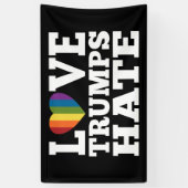 Liebe Trumps Hate Rainbow Heart - virtuelle Parade Banner (Vertikal)