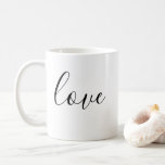 Liebe Typografie Minimalistischer Schwarzer Text Kaffeetasse<br><div class="desc">Einfache Typografie in schwarzer Liebe auf dem weißen Hintergrund. Sie können die Hintergrundfarbe ändern.</div>