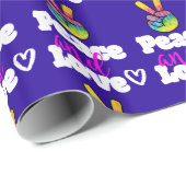 Liebe Typografie Rainbow Hand Peace Sign Geschenkpapier (Rolleneckpunkt)