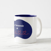 Liebe überschreitet alle zweifarbige tasse (VorderseiteRechts)