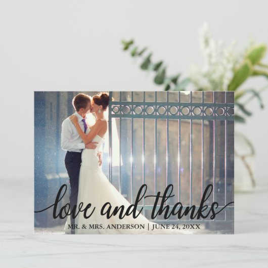Liebe und Dank an Modern Wedding Mr. und Mrs. Foto Dankeskarte (Stehend Vorderseite)