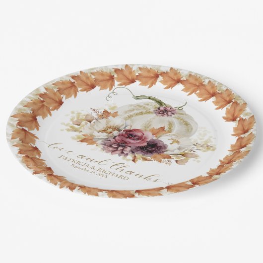 Liebe und Dank an Pumpkin Blumenhochzeit Pappteller (Schrägansicht)