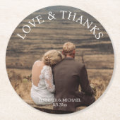 Liebe und Dank, elegante Typografie Hochzeitsfeier Runder Pappuntersetzer (Vorderseite)