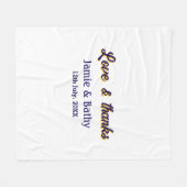 Liebe und dank lila orangefarbener Ehedatum Fleecedecke (Vorderseite (Horizontal))