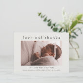 Liebe und Dank Minimal Foto Baby Dankeskarte (Stehend Vorderseite)