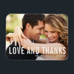 Liebe und Dank | Moderne Typografie-Foto Hochzeit Magnet<br><div class="desc">Feiern Sie Ihre Liebe und zeigen Sie Dankbarkeit mit unserem personalisierbaren Foto Hochzeit danke Ihnen Magnet! Dieser einzigartige Sake ist perfekt, um Ihre Lieben an Ihren besonderen Tag zu erinnern und gleichzeitig Ihren herzlichen Dank in einer denkwürdigen Weise auszudrücken. Es verfügt über ein modernes typografisches Foto-Overlay. Personalisieren Sie Ihre Fotos...</div>