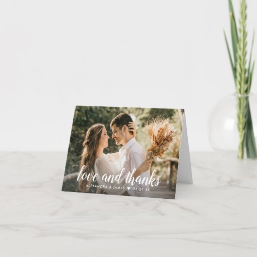 Liebe und Dank White Script Hochzeitsskripte Foto Dankeskarte (Vorderseite)