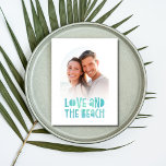 Liebe und das Beach Wedding Foto Save the Date Ankündigungspostkarte<br><div class="desc">Unsere Liebe und das Beach Wedding Foto Save the Date Postcard ist eine charmante Mischung aus Romantik und Küsten-Reiz,  die das Wesen Ihres Meeres-Festes. Mit seiner herzlichen Nachricht und den anpassbaren Features ist diese Postkarte der perfekte Weg,  um Freunden und Familie Ihr Hochzeitstag zu verkünden.</div>