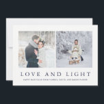 Liebe-und des Licht-| modernes Chanukka zwei Foto Feiertagskarte<br><div class="desc">Diese elegante,  einfache Chanukka-Karte kennzeichnet zwei Ihrer persönlichen Fotos und die Wörter "Liebe und Licht" im blauen Mitternachtstext. Die Rückseite enthält einen modischen belaubten Entwurf für einen total stilvollen Feiertagsblick.</div>