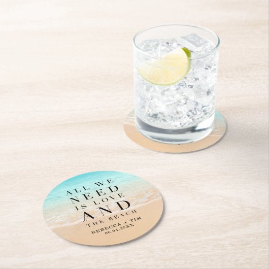Liebe und die Hochzeit am Strand Runder Pappuntersetzer (Vor Ort)