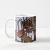 Liebe und Eiffelturm. Paris. Frankreich. Kaffeetasse (Links)