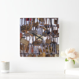 Liebe und Eiffelturm. Paris. Frankreich. Quadratische Wanduhr