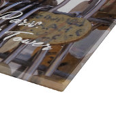 Liebe und Eiffelturm. Paris. Frankreich. Schneidebrett (Ecke)