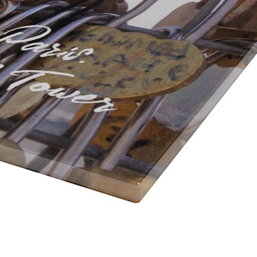 Liebe und Eiffelturm. Paris. Frankreich. Schneidebrett (Ecke)