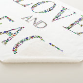 Liebe und Frieden - Gemstone Lettern Design Sherpadecke (3/4)