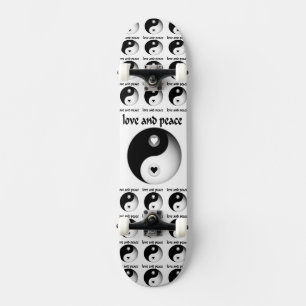 Liebe und Frieden Skateboard