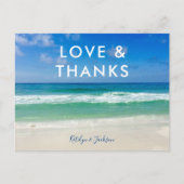 Liebe und Hochzeit am Strand des tropischen Ozeans Postkarte (Vorderseite)