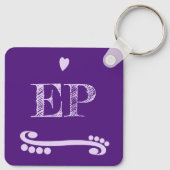 Liebe und Kaffee fügen Initialen lila hinzu Schlüsselanhänger (Rückseite)