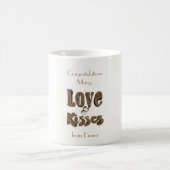 Liebe und Kisses Romantische Elegante Goldtypograf Kaffeetasse (Mittel)
