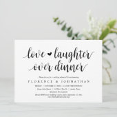 Liebe und Lächeln beim Hochzeitsessen Probe Einladung (Stehend Vorderseite)