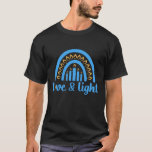 Liebe und leichte Hanukka, Juden Menorah, jüdische T-Shirt<br><div class="desc">Sind Sie ein Dreidel-Lover- oder jüdischer hebräischer Holiday-Enthusiast? Dann ist dieses lustige Menorah Hanukkah Design perfekt für Sie. Dieses festliche Chanukah-T-Shirt ist eine tolle Geschenkidee für alle Männer,  Frauen oder Kinder,  die nach dem Hanukkah Novelty Shirt suchen.</div>