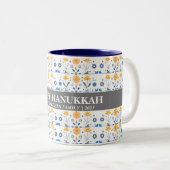 Liebe und Licht | Einfache Elegant Hanukkah Famili Zweifarbige Tasse (VorderseiteRechts)