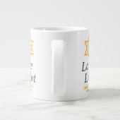 Liebe und Licht | Einfache Hanukkah-Familie Jumbo-Tasse (Rückseite)