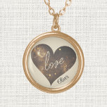 Liebe und Name auf Cosmos Pattern Herz, Vergoldete Kette<br><div class="desc">Das herzförmige Space Foto-Design mit "Liebe" in der Schrift schmückt diesen 2, 75" goldplattierten Halskette-Charme. Der Hintergrund und das Wort "Liebe" ist eine Perlenfarbe, der Name ist dunkelbraun, das Herz ist Bronzetöne. Ändern oder Entfernen von Text mithilfe der bereitgestellten Vorlage. Die 18"-Kette verfügt über eine Verkleidung der Hummerverkleidung und einen...</div>