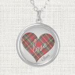 Liebe und Name des Karierten Herz-Kreislaufs, Ster Versilberte Kette<br><div class="desc">Das herzförmige Royal Stewart Tartan karierte Muster mit "Liebe" in der Schrift schmückt diesen Sterling Silver platzierten 5, 75" Halskette Charme. Der Hintergrund und das Wort "Liebe" sind Platin. Der Name ist grau und der Text ist klein. Der Name kann mithilfe der bereitgestellten Vorlage geändert oder entfernt werden. Die 18"-Kette...</div>