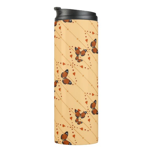 Liebe und Schmetterlinge in orangefarbener Version Thermosbecher (Nach rechts gedreht)