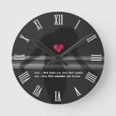 Liebe und Silhouette mit Blume Peony Runde Wanduhr (Vorderseite)