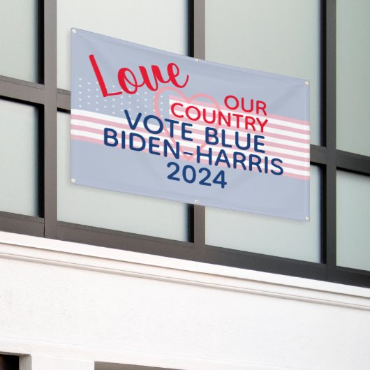 Liebe Unser Land Abstimmung Blue Biden-Harris 2024 Banner (Äußeres Gebäude)