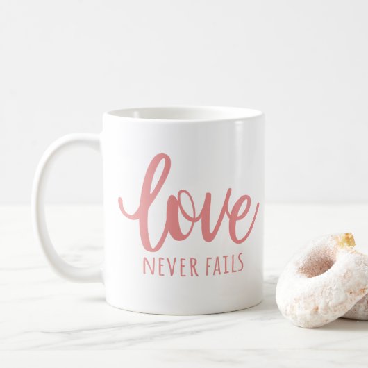 Liebe Versage nie - 1 Korinther 13:8 rosa Kaffeetasse (Mit Donut)