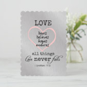 Liebe Versage nie Hochzeit von Bibelversen Einladung (Stehend Vorderseite)