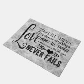 Liebe versagt nie die Tür-Matte (grau) Fußmatte (Schrägansicht)