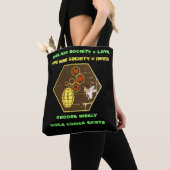 Liebe vs. Bedarf (schwarz) Tasche (Von Nahem)
