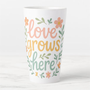 Liebe wächst hier Cottagecore-Typografie-Kunst Milchtasse