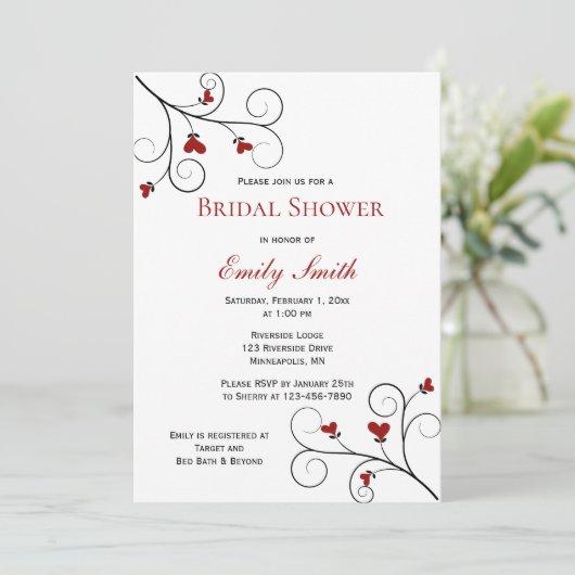 Liebe wächst | Rotes Herz-Brautparty Einladung (Stehend Vorderseite)