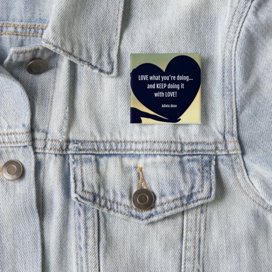 LIEBE Was Sie tun Button - Adiela Akoo (Beispiel)