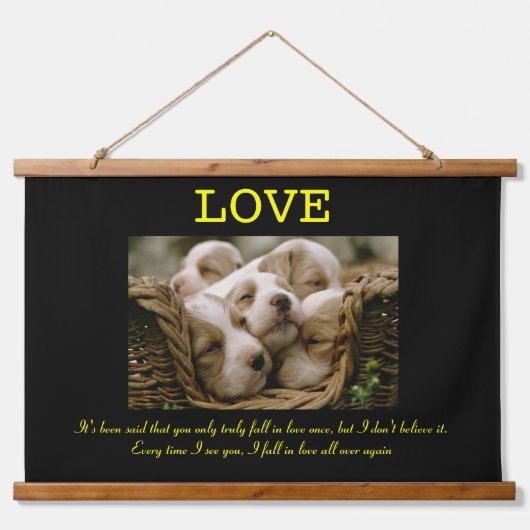 LIEBE Welpen in einem Korb Wandteppich Mit Holzrahmen (Vorne)