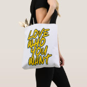 LIEBE, WER SIE GEWOLLT haben Tasche (Von Nahem)