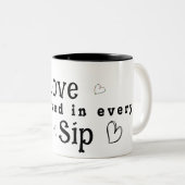 Liebe wird in jedem Schluck gebraut Zweifarbige Tasse (VorderseiteRechts)