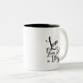 Liebe wird in kleinen Häusern am besten Zweifarbige Tasse (VorderseiteRechts)