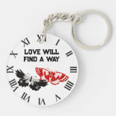 Liebe wird mit Vintagen Schmetterlingen einen Weg Schlüsselanhänger (Rückseite)